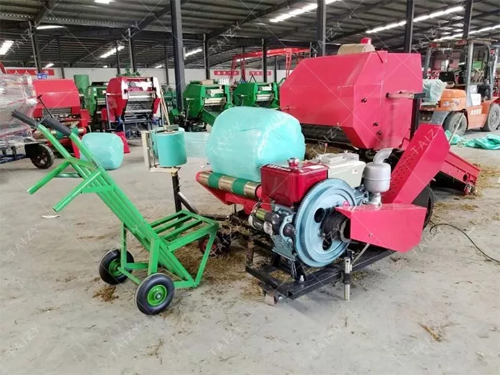 Round silage packing machine