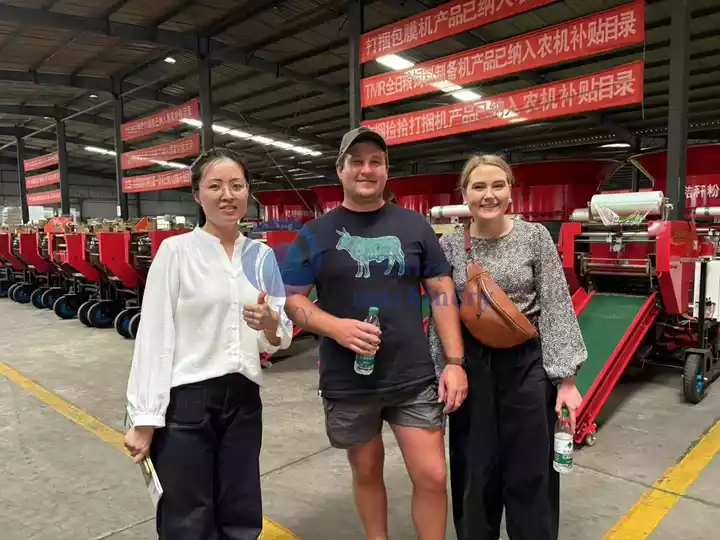 Südafrikanische Kunden besuchen Silagemaschinenfabrik