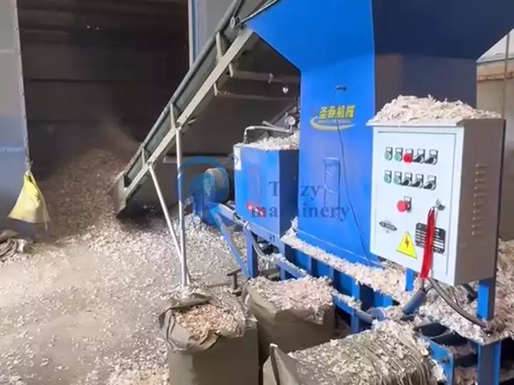 Hydraulic Baler Machine Efficiently Compresses Garlic Peels