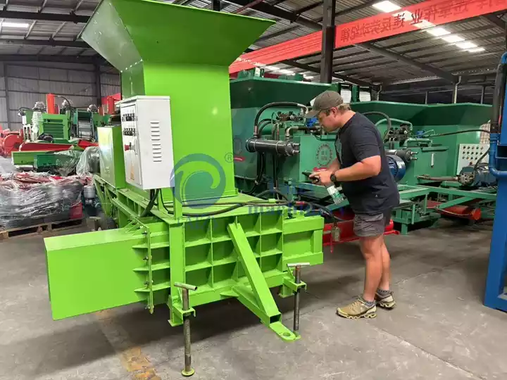 hydraulic silage baler