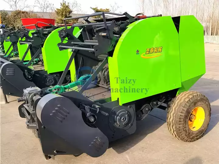 silage picking and baler machine