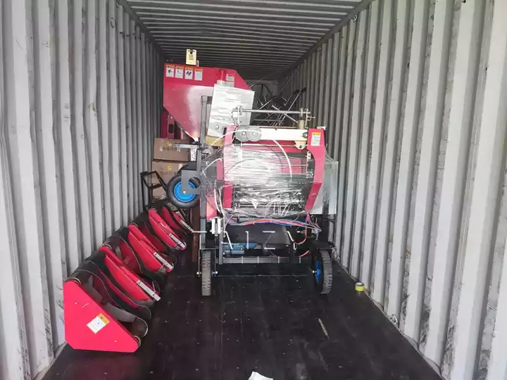 sitio de carga de la máquina envolvedora de forraje