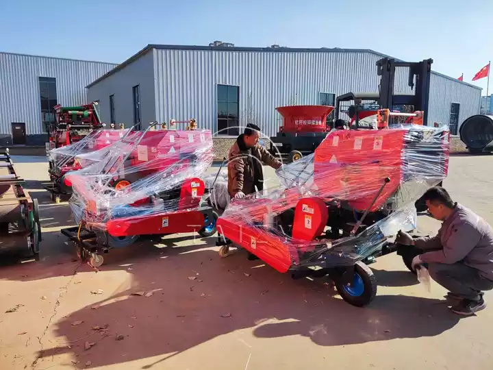 4 Sets of forage baler wrappers to Senegal