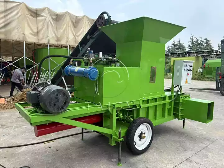 Hydraulic silage packing baler machine