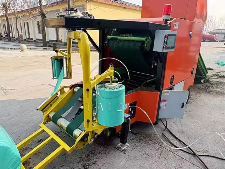 enrubanneuse de balles rondes d'ensilage