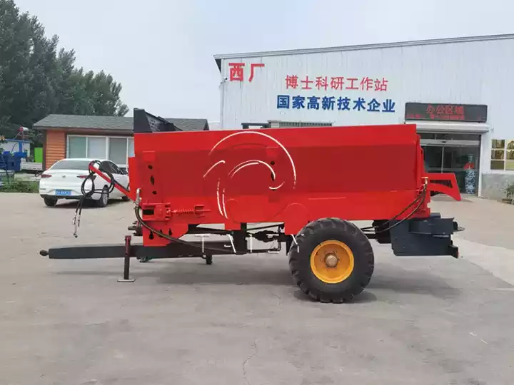 small livestock manure spreader