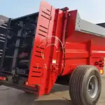 vertical-spiral manure spreader
