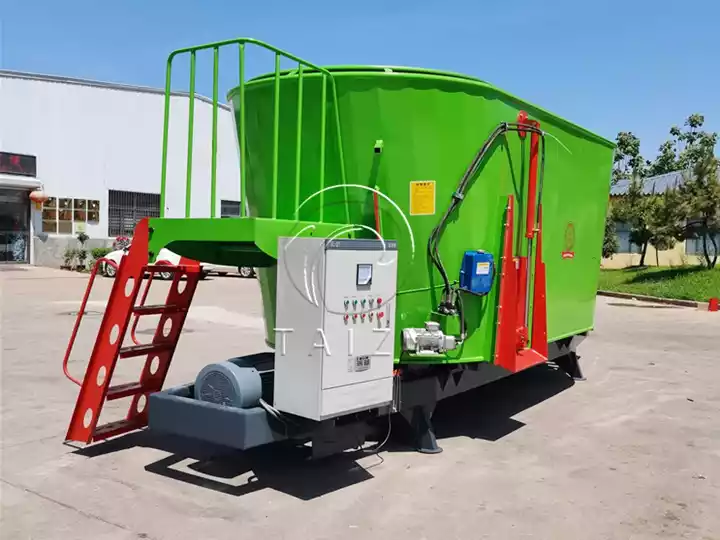 dairy farm feed mixer