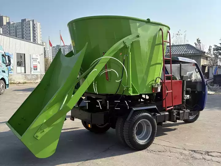 5 m³ vertical silage spreader