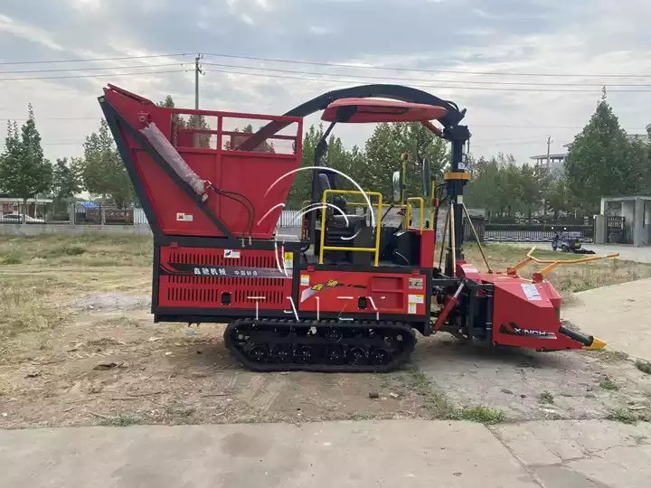 crawler-type silage green harvester