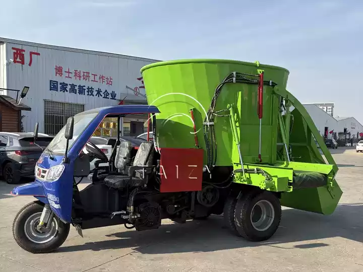 diesel-powered TMR spreader