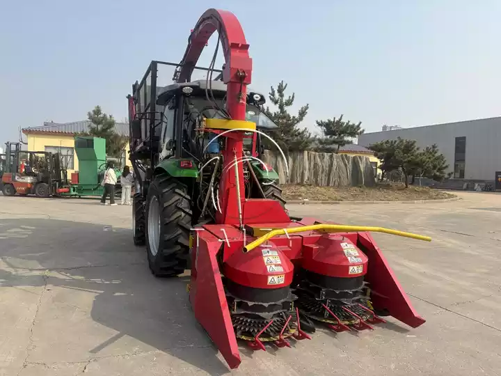 side-mounted silage green harvester