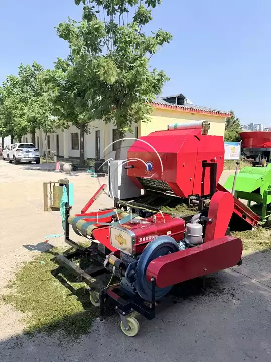 machine de mise en balles et d'emballage d'ensilage