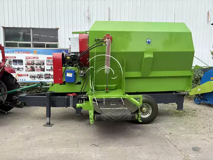 TMR feed mixer