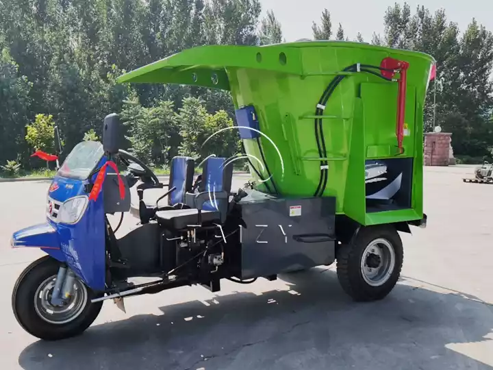 diesel-engine forage mixer spreader