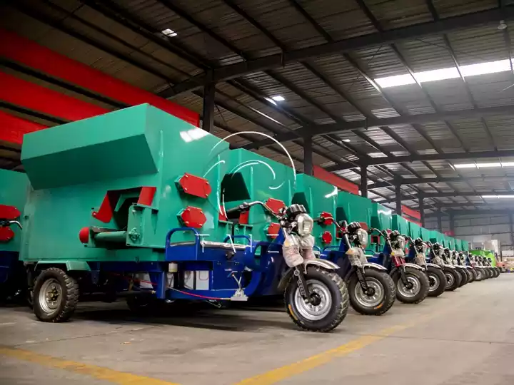 electric silage mixing spreaders