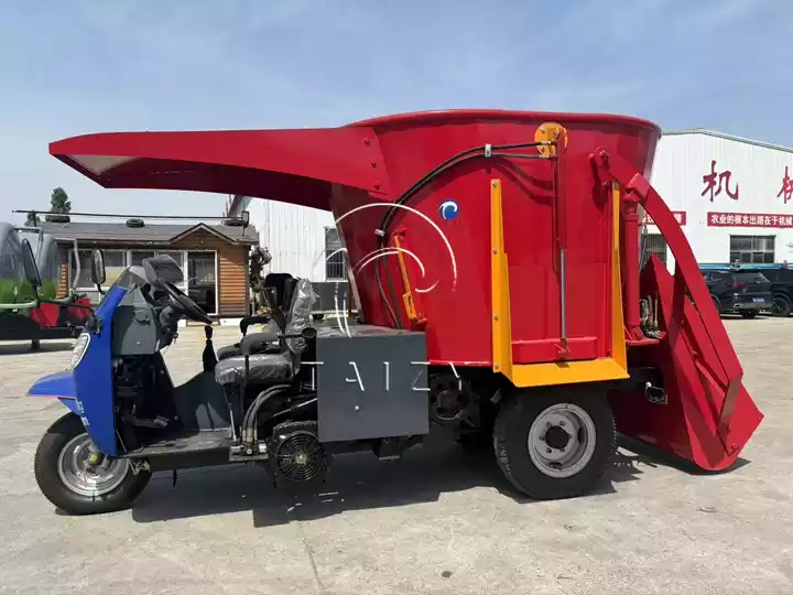 silage mixer and spreader